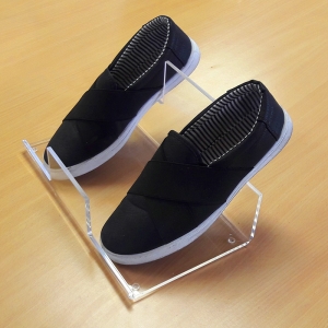 Double shoe display stand. Elegantly cut and bent with protective bumpons