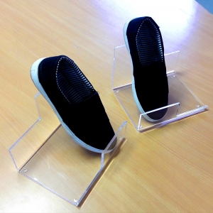 Single shoe stands for either the left or right shoe.